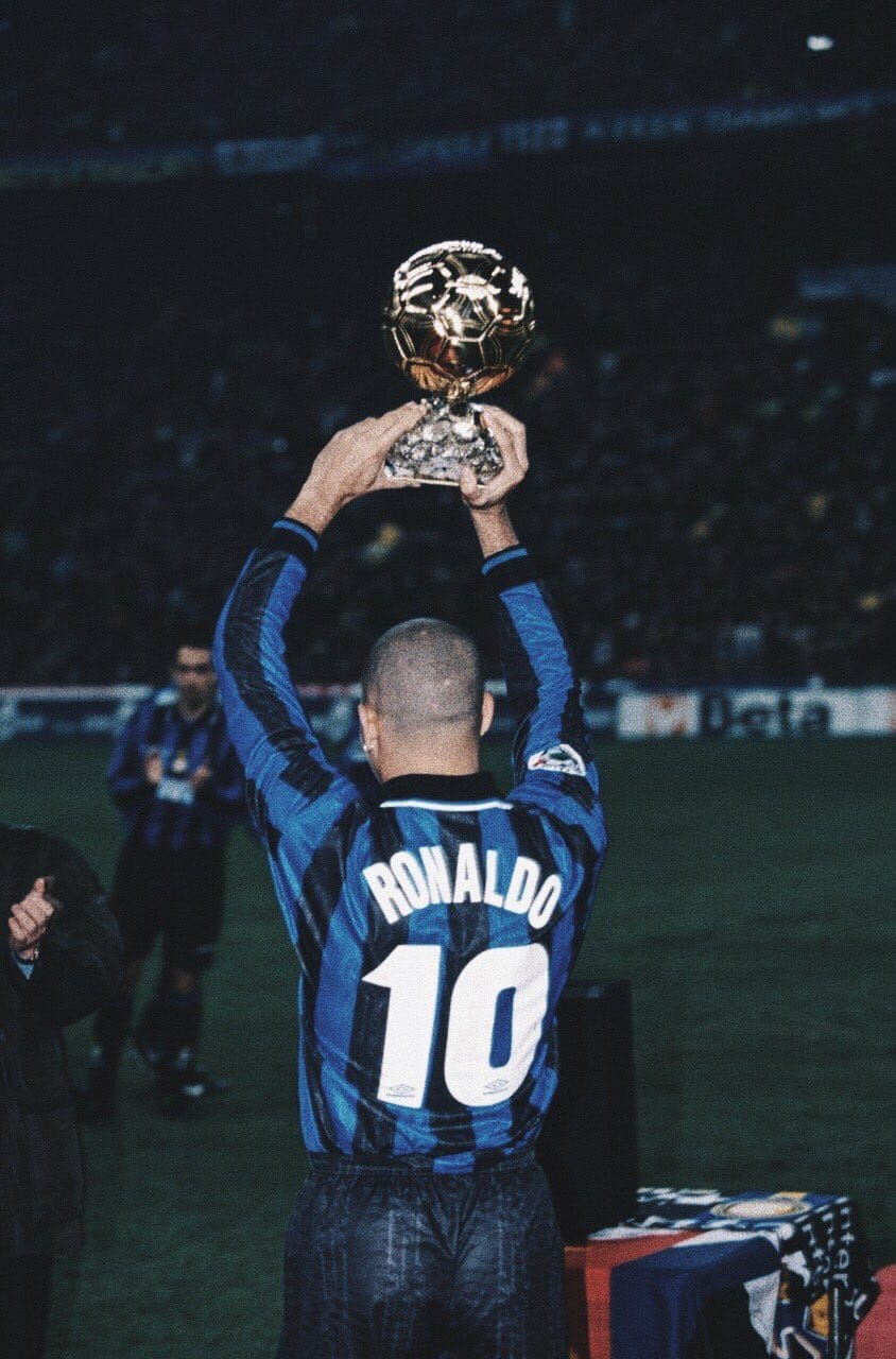 1997: Ronaldo, Le Phénomène Brésilien et son Premier Ballon d'Or, Une Étoile Qui a Redéfini l'Attaque dans le Football